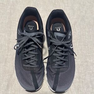 On Cloud Cloudflow Grey Running/Walking sneakers Women’s size 9 Great condition.